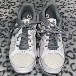 Under Armour Assert 6 Athletic Shoe, women’s size 9.5 Gray and White
